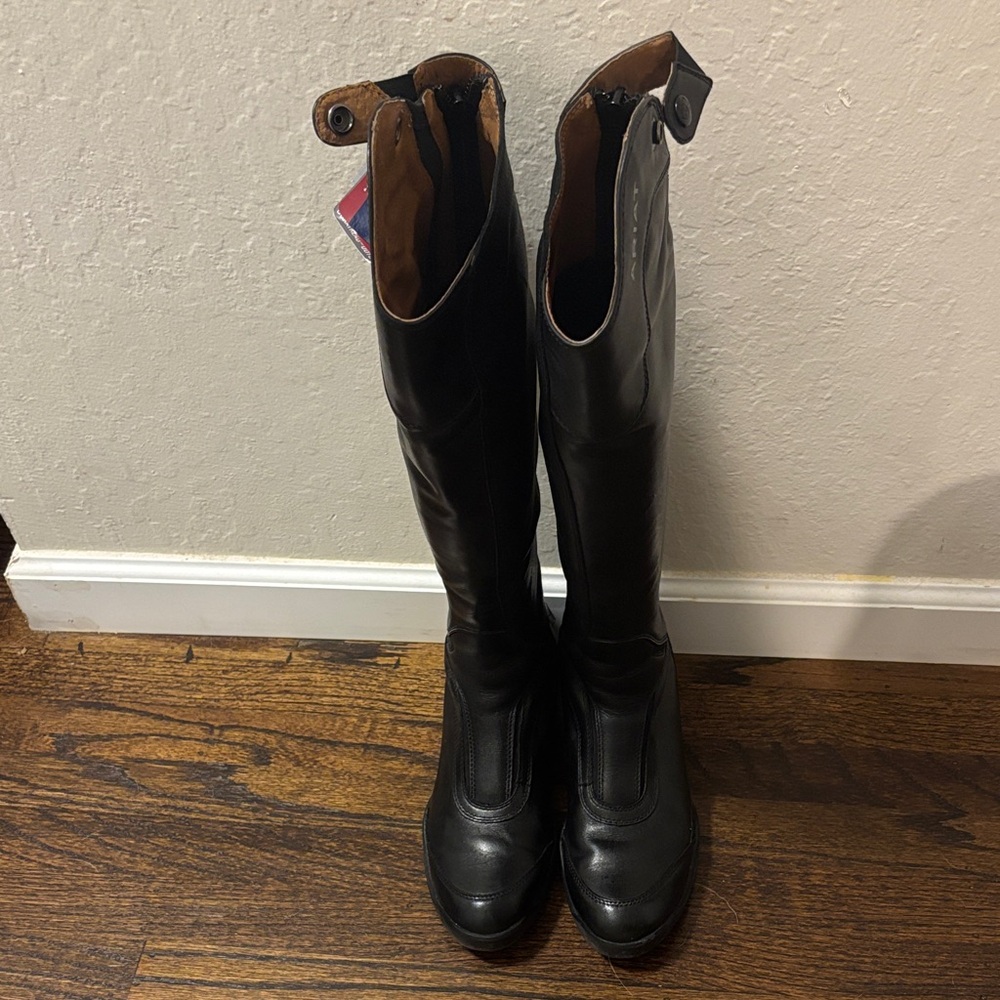 Ariat V Sport - NWT- 9, B Medium, Tall with boot inserts
